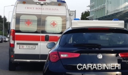 Momenti di paura in via Ivrea: donna si sdraia in mezzo alla strada, salvata dai soccorsi