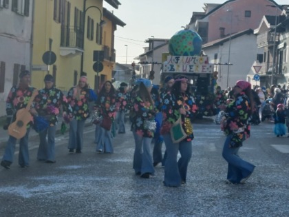 Carnevale di Brandizzo 2023, I VIDEO della sfilata dei carri