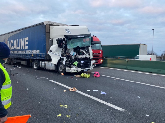 Tamponamento in autostrada, un ferito elitrasportato al Cto LE FOTO