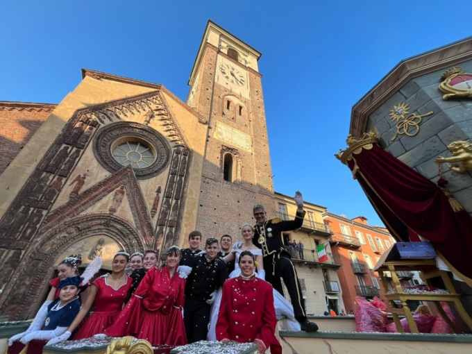 Carnevale di Chivasso 2023, LE FOTO della sfilata dei carri allegorici