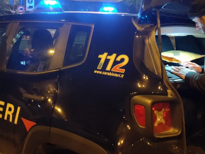 Palpeggiano quattro ragazzine a Carnevale: denunciati per violenza sessuale