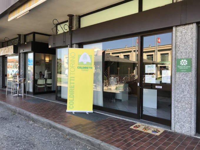 Imbrattata la sede della Coldiretti