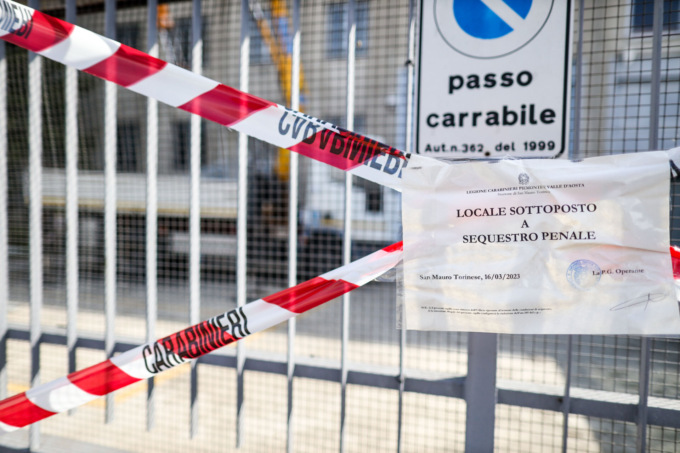 Operaio muore cadendo dal tetto di un capannone