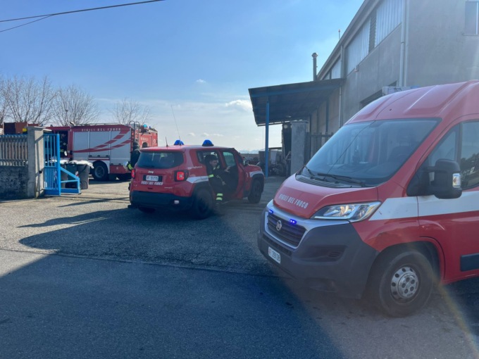 Incendio alla Sell Plast di Torrazza, un intossicato LE FOTO