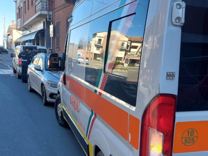 Pensionata investe un uomo sulle strisce