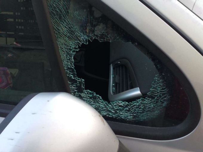 Vandali nel parcheggio dell’ospedale