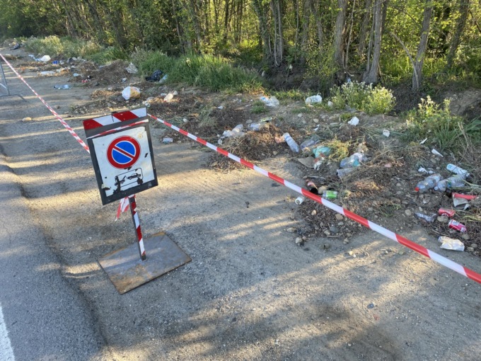«Rifiuti lungo la strada, collaborazione assente»