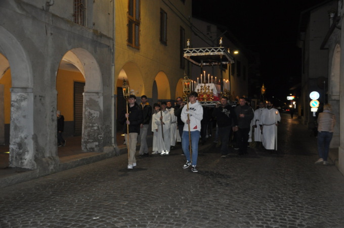 Rivive la tradizione della Processione del Cristo Morto a Verolengo IL VIDEO