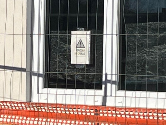 Gabbiotto dell’ecocentro, il soffitto a rischio crollo
