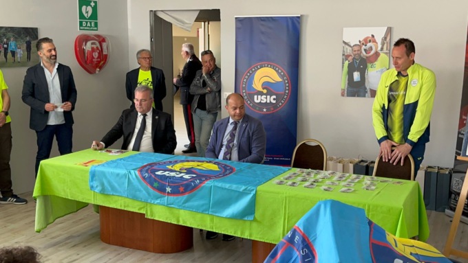 L’Unione Sindacale Italiana Carabinieri dona una handbike alla Hope Running