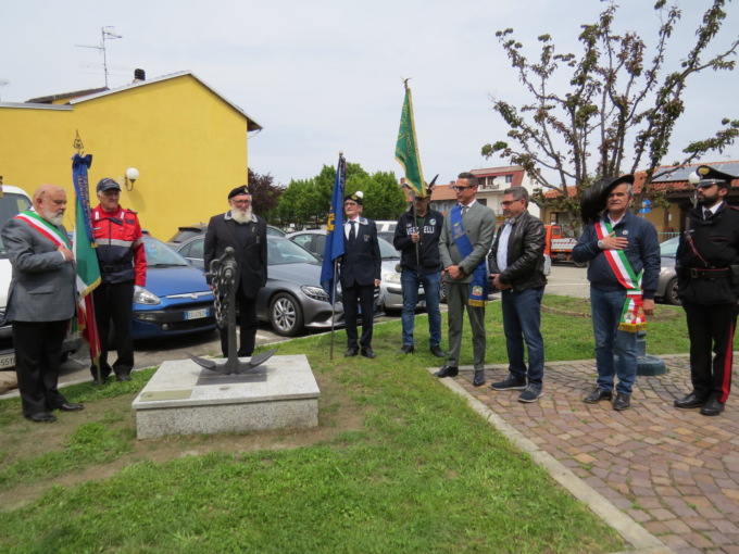 Monumento dei Marinai in piazza Alpini: è polemica