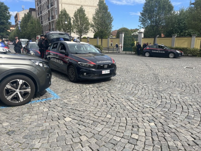 Controlli in stazione, spacciatori sui binari