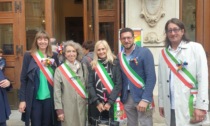 Una schiera di «fasce tricolori» per i diritti dei bimbi arcobaleno