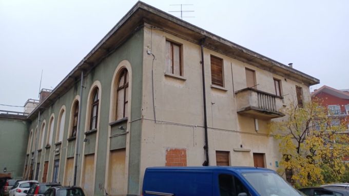 Parcheggi vietati nel piazzale interno all’ex Cinecittà