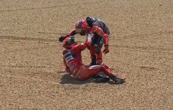 MotoGp Francia, incidente per Bagnaia: gara finita