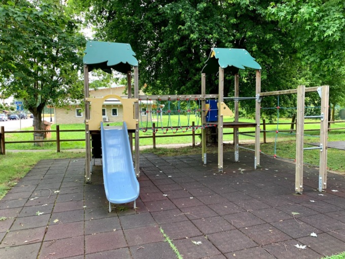 «Parchi giochi anche per  bimbi disabili»