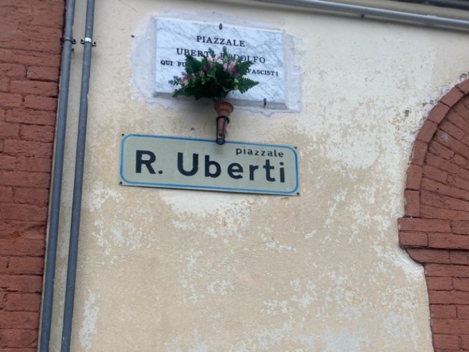 Rubata la targhetta in memoria del partigiano
