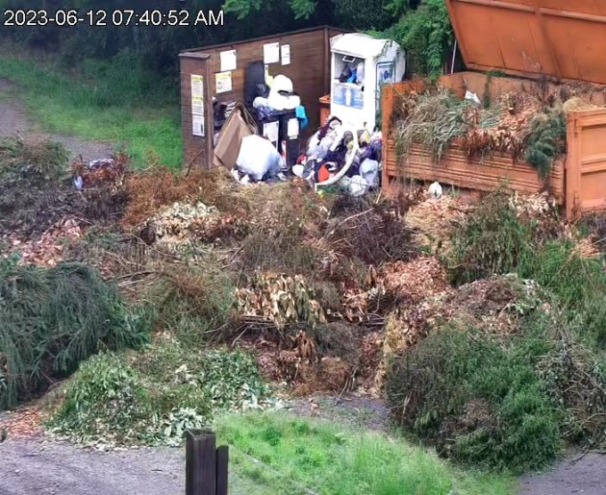 Rifiuti abbandonati, emessi 36 verbali
