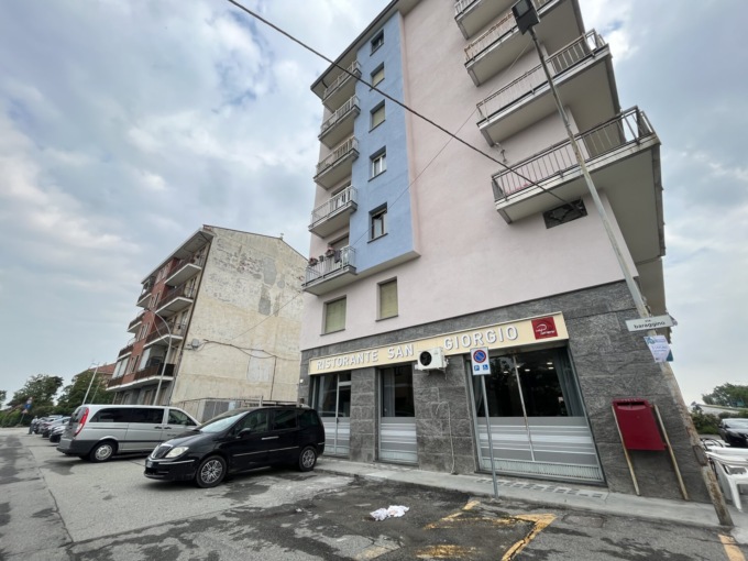 Miracolo a Chivasso: precipita dal sesto piano e si salva LE FOTO