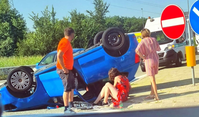 Ennesimo schianto a Chivasso Ovest: auto ribaltata