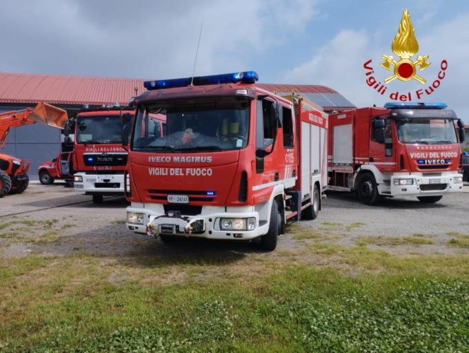Incendio in un’azienda di macchine agricole