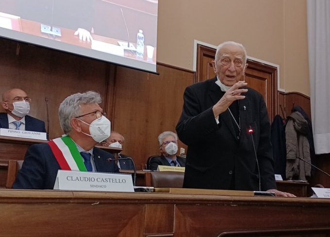 Lutto cittadino a Chivasso per i funerali di monsignor Bettazzi