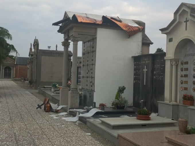 Nella notte tra sabato 12 e domenica 13 agosto 2023 il cimitero di Cigliano è stato devastato dai vandali.