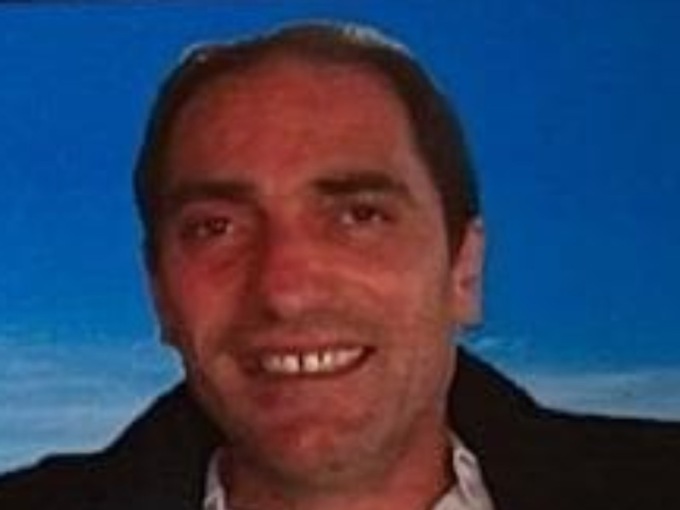 Papà si accascia a terra davanti alla cassa del paninaro