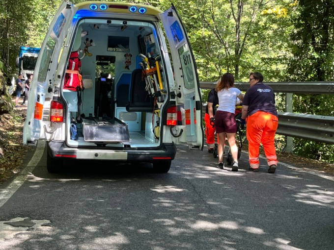 Ciclista cade sulla strada di Ronco