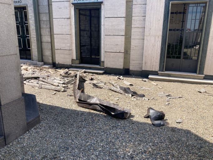 Il temporale danneggia alcune tombe in frazione