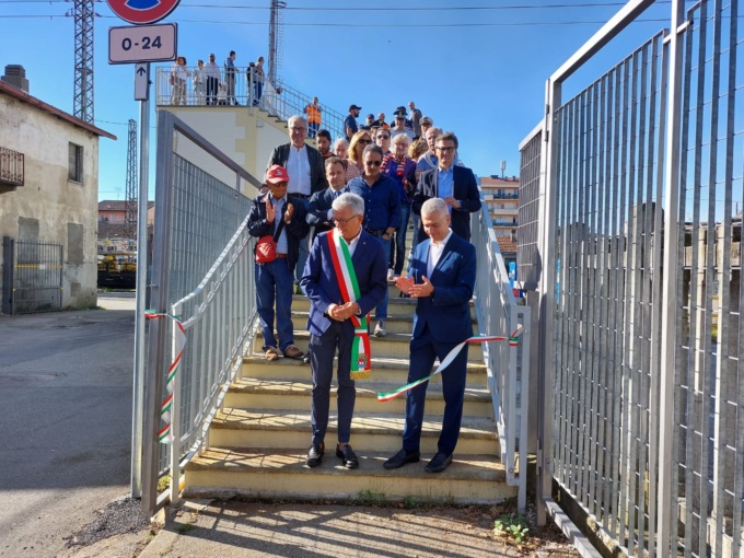 Finalmente è stata aperta la passerella pedonale della stazione