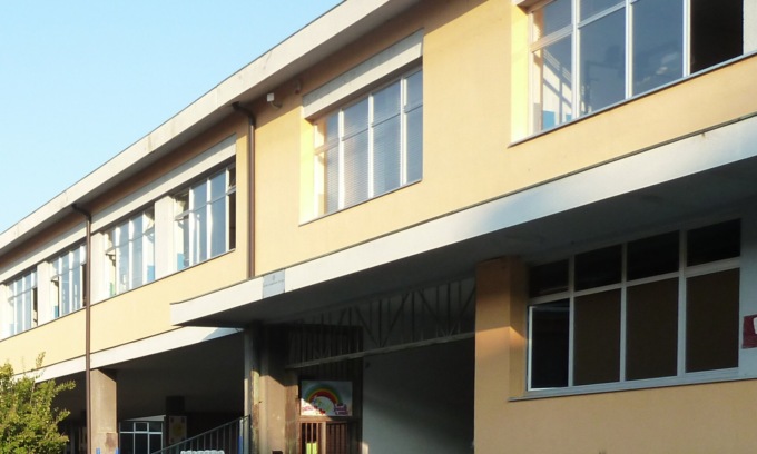 Appena scarcerato, beccato di notte dentro una scuola