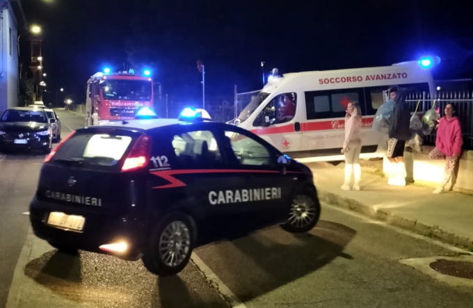 Follia a Chivasso: cerca di dar fuoco a casa sua LE FOTO