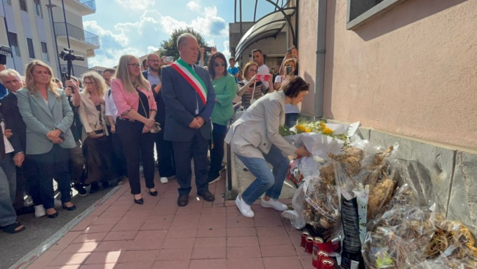 Strage di Brandizzo, Elly Schlein in stazione VIDEO E FOTO