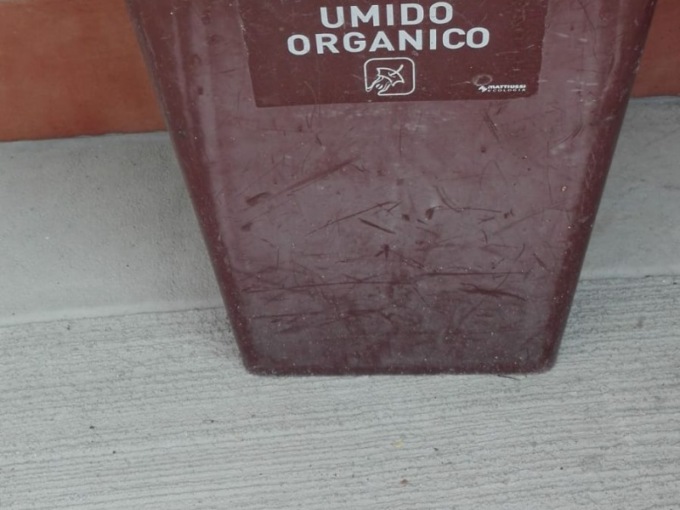 Sacchi organico, «Non verranno più distribuiti»