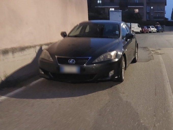 Sosta selvaggia in via San Gervasio, la rabbia