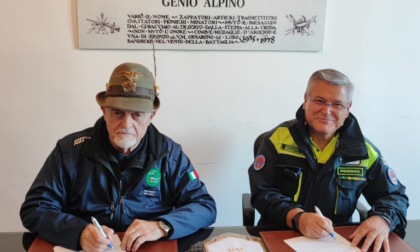 Alpini e Volontari Protezione Civile  A2A aiutano chi ha bisogno