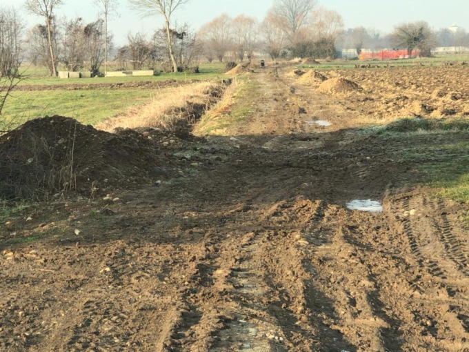 Rubano carburante, migliaia di litri nella roggia