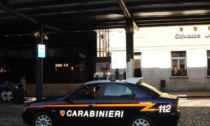 Minorenne ruba in un negozio e poi minaccia i carabinieri