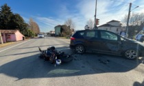 Auto contro moto, ferito un uomo