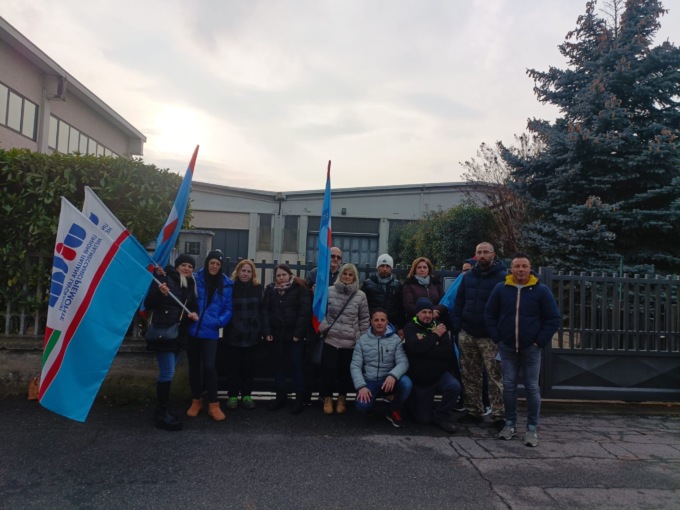 Lavoro e macchinari escono dalla fabbrica: in 50 a rischio