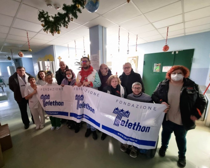 La Befana Telethon va a trovare i piccoli pazienti in ospedale