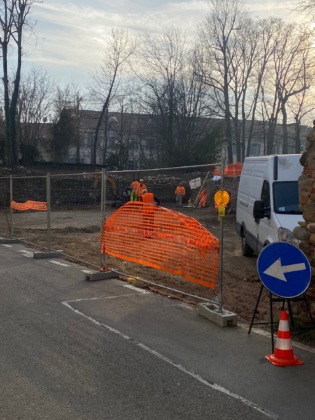 Dal cantiere riaffiora una strada risalente al secolo scorso