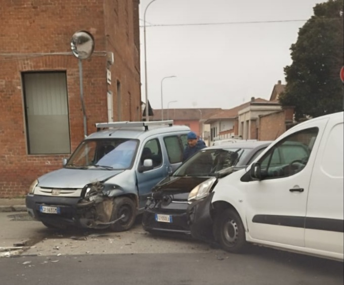 «Ancora un incidente all’incrocio fra via Bertini e via Caviglietti: basta»