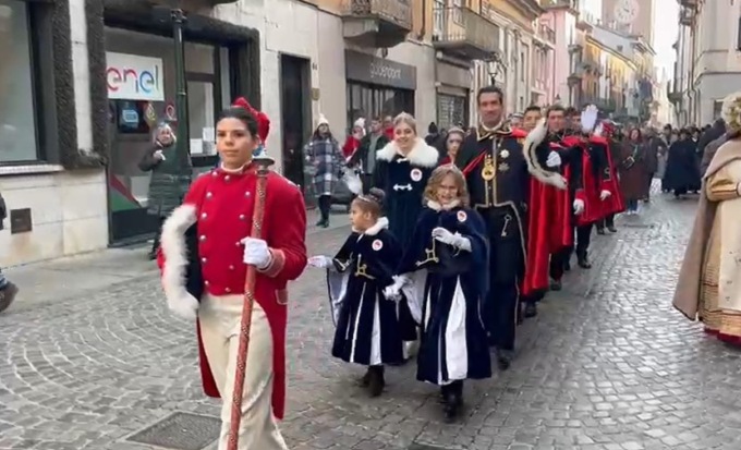 Carnevalone di Chivasso 2024, FOTO e VIDEO della sfilata del mattino