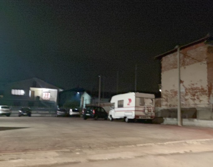 Un camper chiamato desiderio: trans si prostituisce in piazza