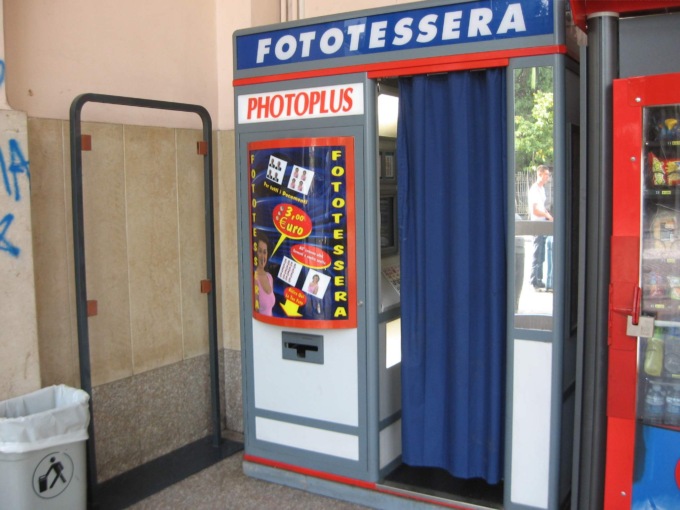 Arriva la macchinetta per le fototessere