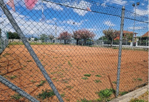 «No al centro sportivo slegato dal bar»