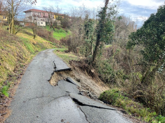 Tre frane a San Sebastiano, dodici famiglie bloccate