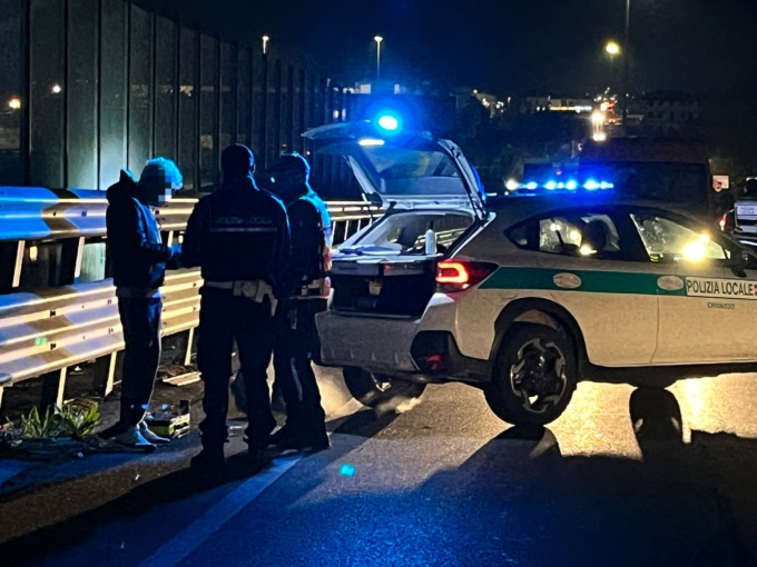 Scappa subito dopo l’incidente e si «inventa» il furto dell’auto